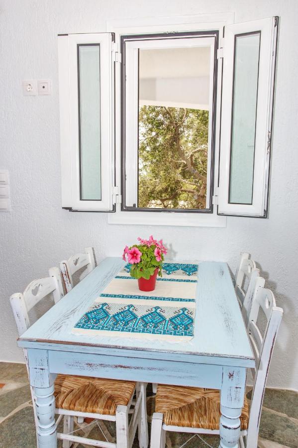 Aspra Chomata Villas Каристос Екстериор снимка